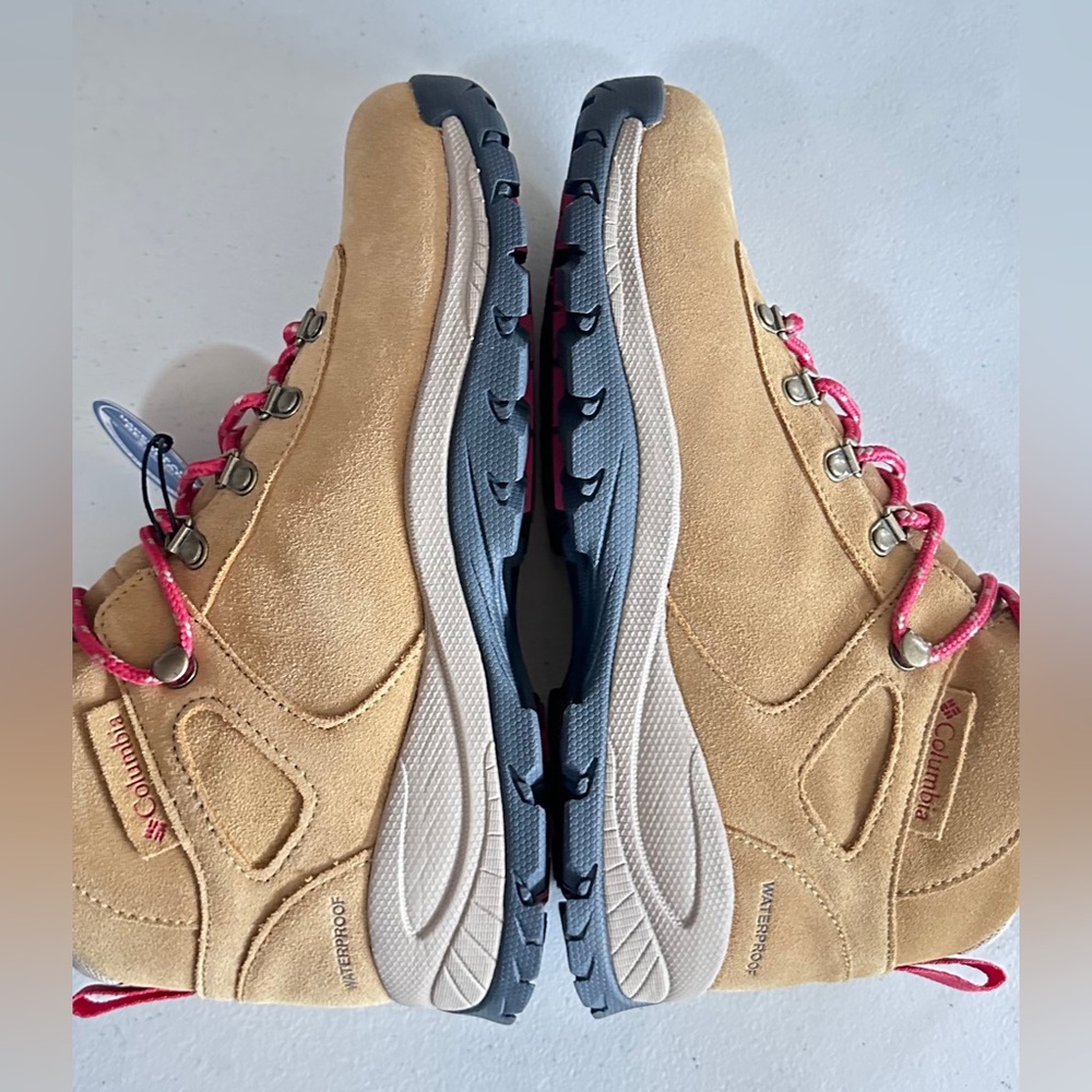 NWT. Columbia Womens W Yoncalla Suede Wp
Hiking Boots Size 9 - Picture 10 of 15
